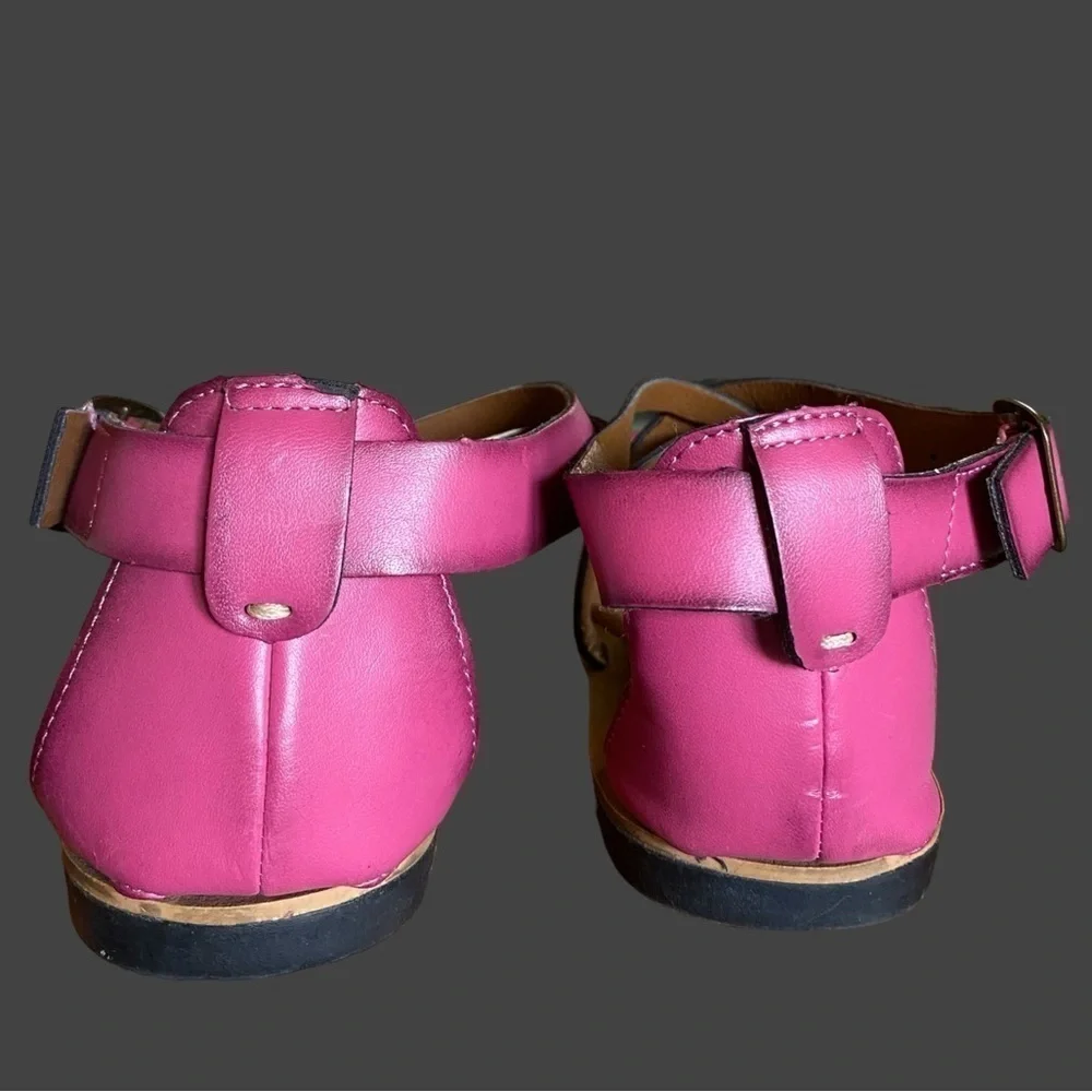 Clark’s-size 8 raspberry “Billie Jazz” sandals. Non slip sole. VG preowned!!
